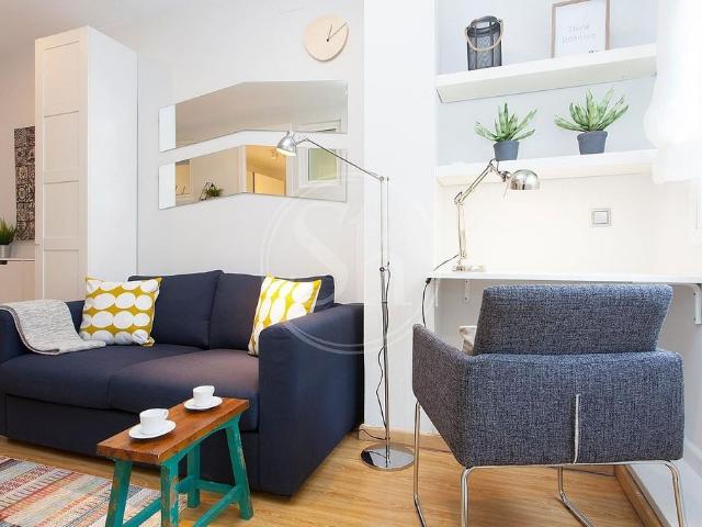 Piso en alquiler en calle De Sants, Barcelona, de 28 m² 1 habitación por 1.095