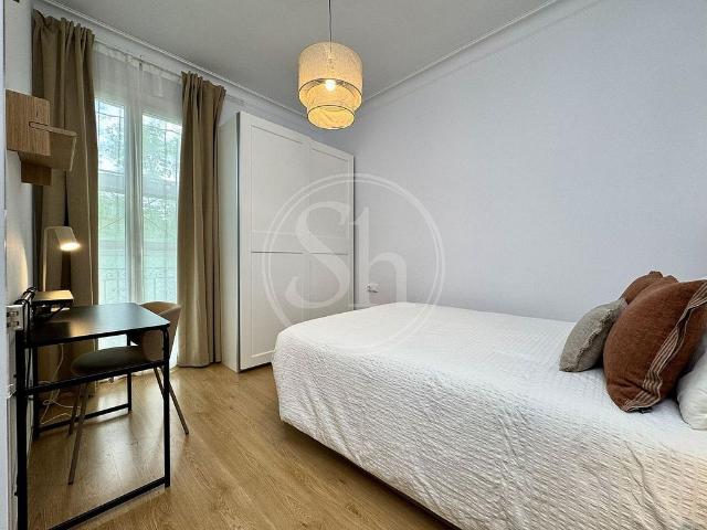 Piso en alquiler en calle De Sardenya, Barcelona, de 56 m² 4 habitaciones por 1.995