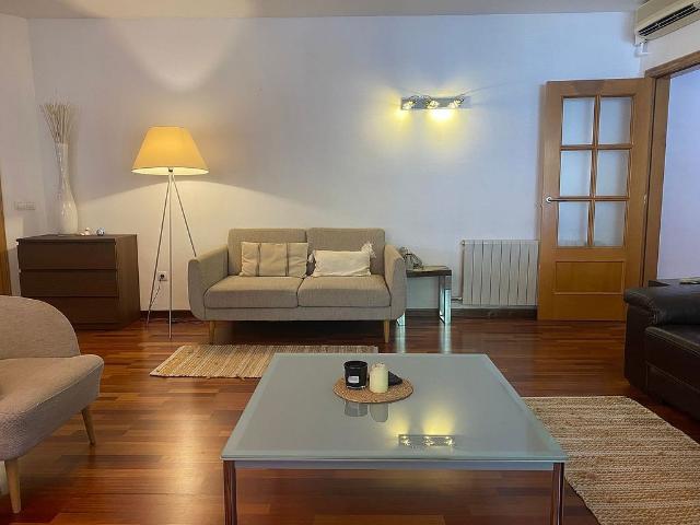 Piso en alquiler en calle De Sardenya, Barcelona, de 128 m² 4 habitaciones por 2.095