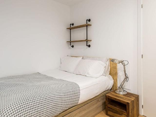 Piso en alquiler en calle De Sepúlveda, Barcelona, de 80 m² 4 habitaciones por 2.800