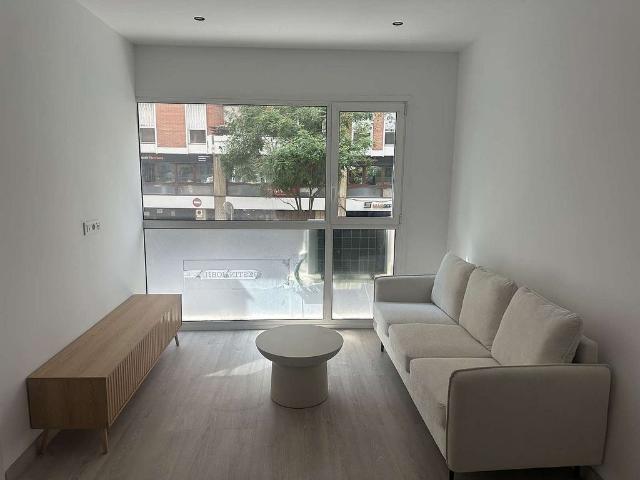 Piso en alquiler en calle De Sicília, Barcelona, de 60 m² 3 habitaciones por 1.750