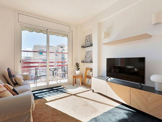 Piso en alquiler en calle De Sicília, Barcelona, de 72 m² 3 habitaciones por 2.044