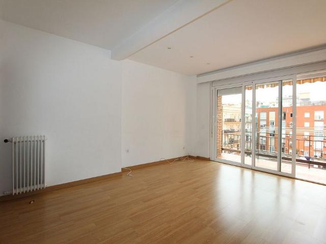 Piso en alquiler en calle De Sicília, Barcelona, de 98 m² 4 habitaciones por 1.800