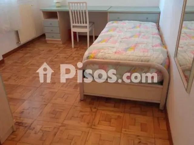 Piso en alquiler en Calle de Simón Cabarga, 8