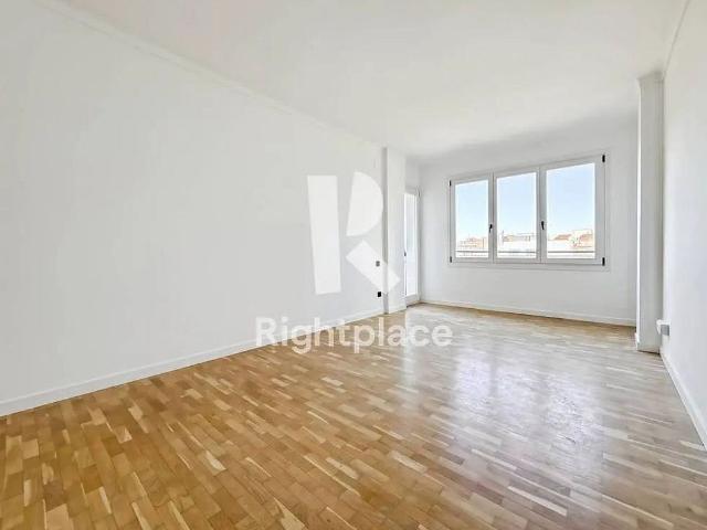 Piso en alquiler en calle De Tarragona, Barcelona, de 79 m² 3 habitaciones por 1.170