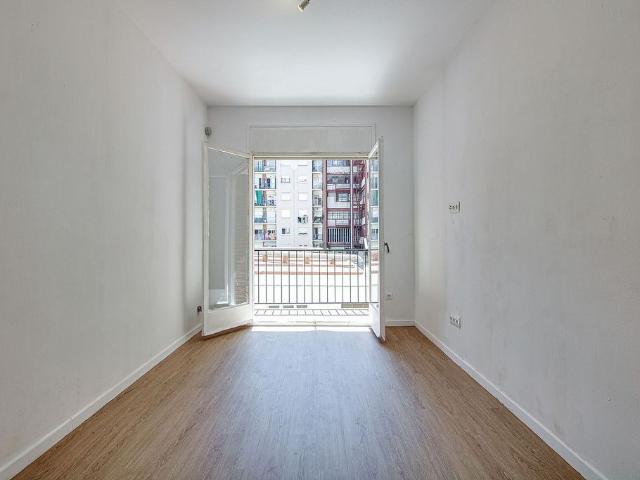 Piso en alquiler en calle De Tavern, Barcelona, de 65 m² 2 habitaciones por 1.490