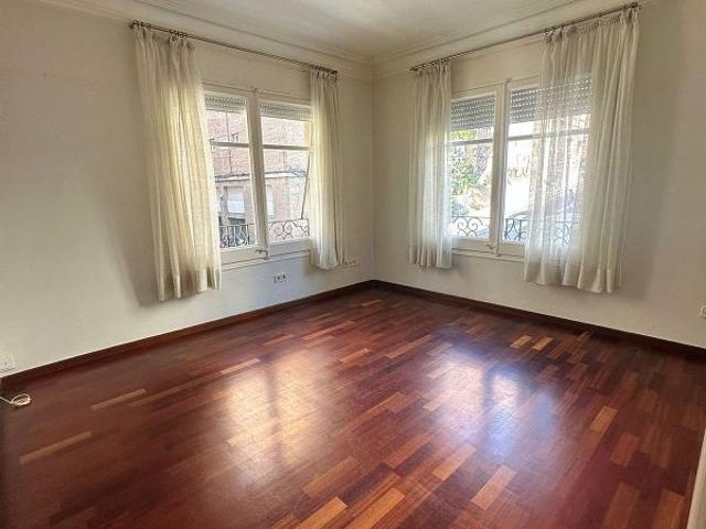 Piso en alquiler en calle De Tavern, Barcelona, de 89 m² 3 habitaciones por 1.553