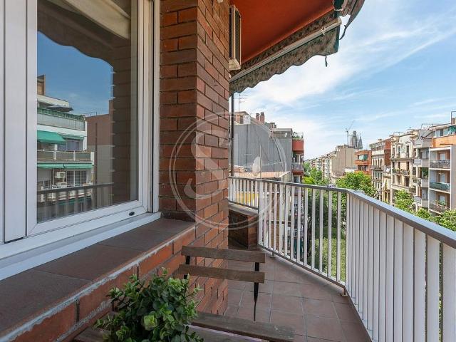 Piso en alquiler en calle De València, Barcelona, de 47 m² 2 habitaciones por 1.395