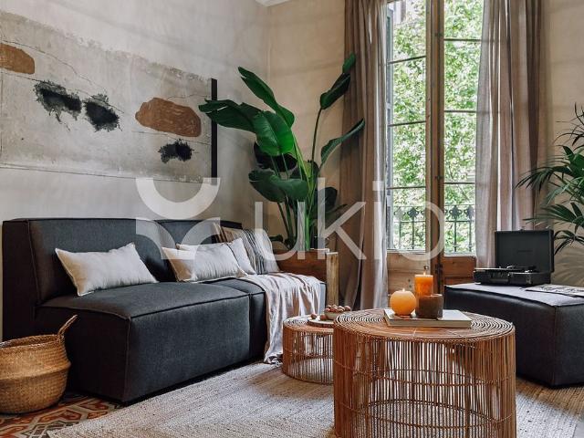 Piso en alquiler en calle De València, Barcelona, de 55 m² 2 habitaciones por 2.805 €