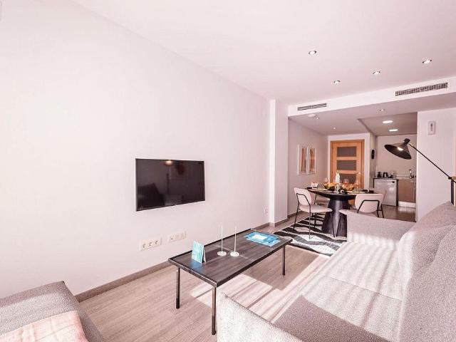 Piso en alquiler en calle De València, Barcelona, de 80 m² 2 habitaciones por 4.615