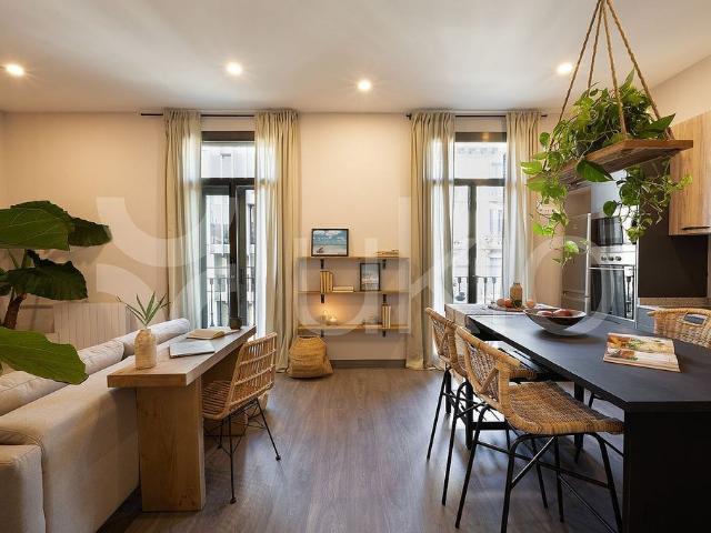 Piso en alquiler en calle De València, Barcelona, de 80 m² 2 habitaciones por 2.660
