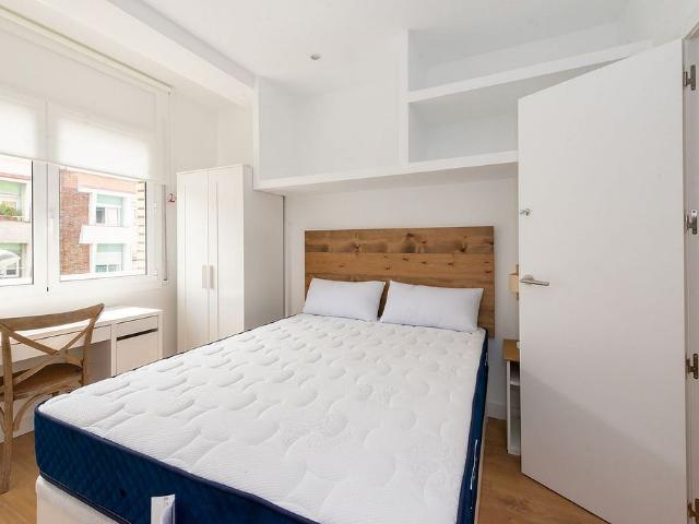 Piso en alquiler en calle De València, Barcelona, de 100 m² 4 habitaciones por 2.500