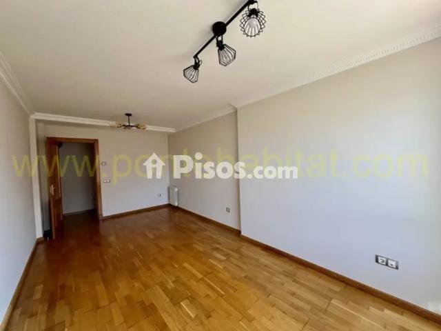 Piso en alquiler en Calle de Valiña