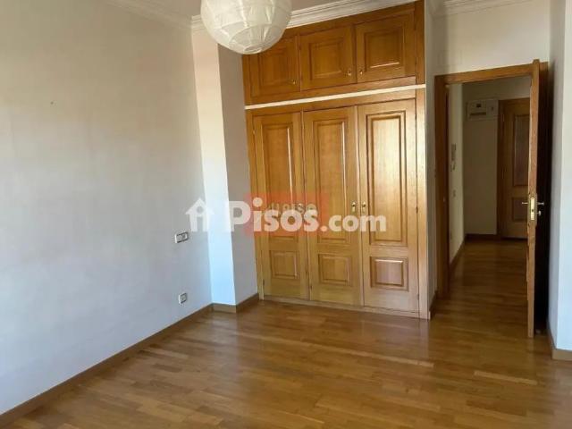 Piso en alquiler en Calle de Valle Inclán
