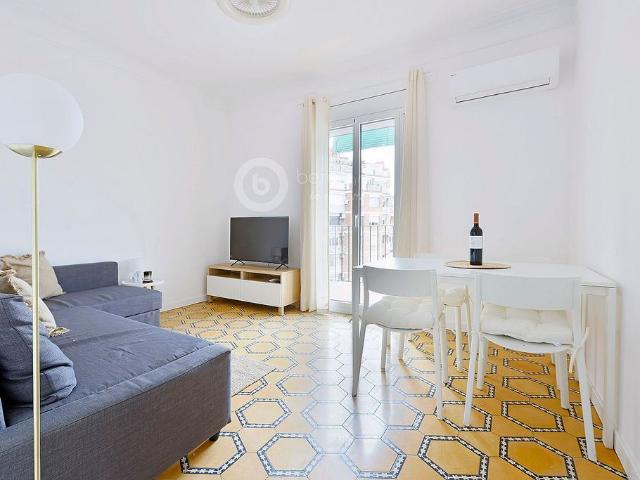 Piso en alquiler en calle De Viladomat, Barcelona, de 62 m² 3 habitaciones por 1.226