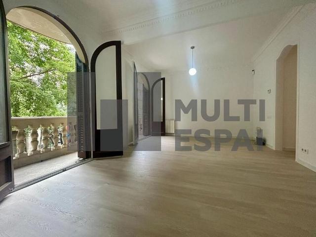 Piso en alquiler en calle De Viladomat, Barcelona, de 78 m² 2 habitaciones por 1.275