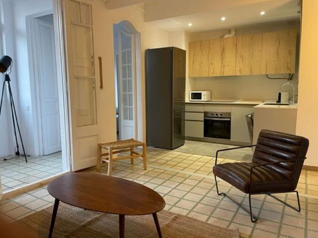 Piso en alquiler en calle De Viladomat, Barcelona, de 84 m² 3 habitaciones por 1.733
