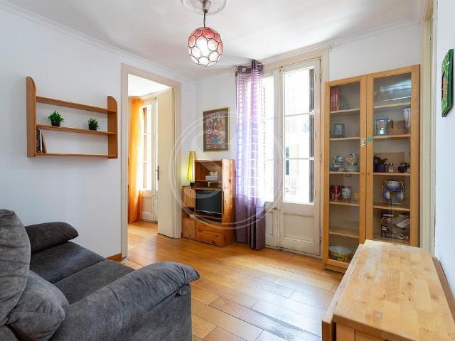 Piso en alquiler en calle De Vilardell, Barcelona, de 42 m² 2 habitaciones por 1.350