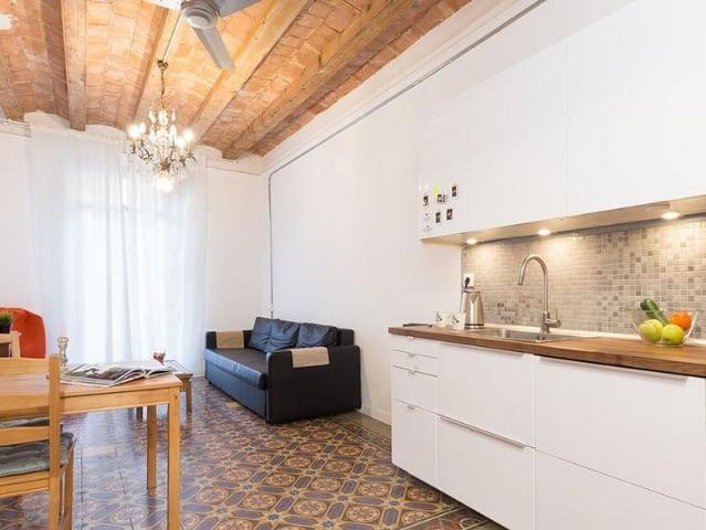 Piso en alquiler en calle De Villarroel, Barcelona, de 59 m² 2 habitaciones por 1.800
