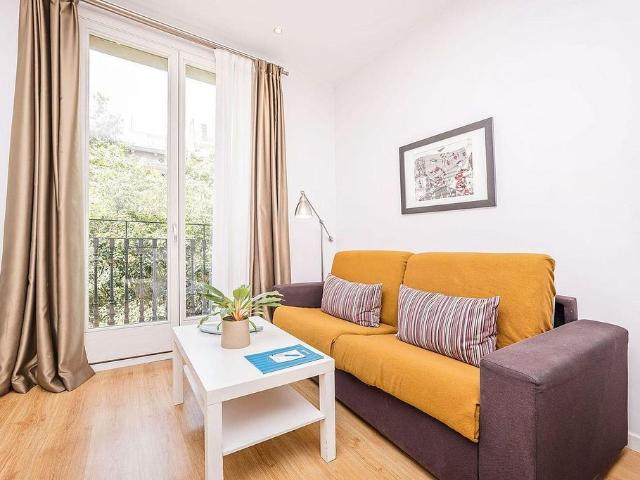 Piso en alquiler en calle De Villarroel, Barcelona, de 65 m² 3 habitaciones por 4.812
