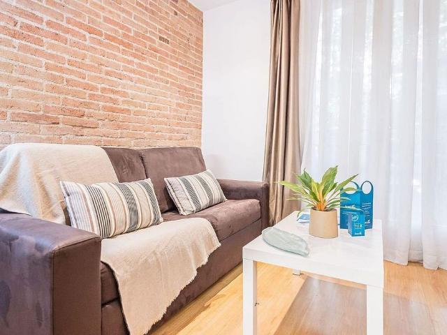 Piso en alquiler en calle De Villarroel, Barcelona, de 65 m² 3 habitaciones por 5.079