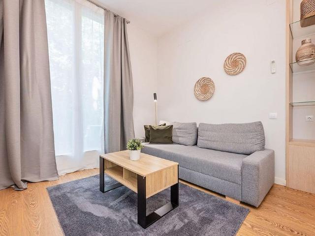 Piso en alquiler en calle De Villarroel, Barcelona, de 65 m² 3 habitaciones por 5.195