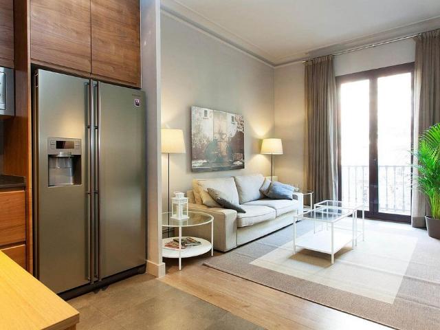 Piso en alquiler en calle De Villarroel, Barcelona, de 62 m² 2 habitaciones por 1.895
