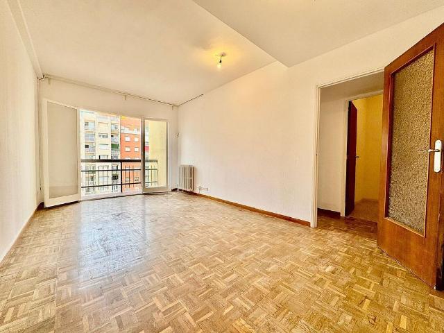 Piso en alquiler en calle De Villarroel, Barcelona, de 90 m² 4 habitaciones por 1.380