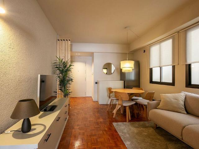 Piso en alquiler en calle Del Taquígraf Garriga, Barcelona, de 45 m² 2 habitaciones por 2.095