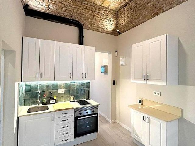Piso en alquiler en calle Del Torrent de Les Flors, Barcelona, de 64 m² 2 habitaciones por 1.350