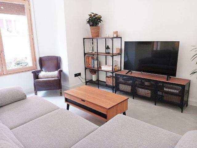 Piso en alquiler en calle Del Torrent de Les Flors, Barcelona, de 80 m² 3 habitaciones por 1.950