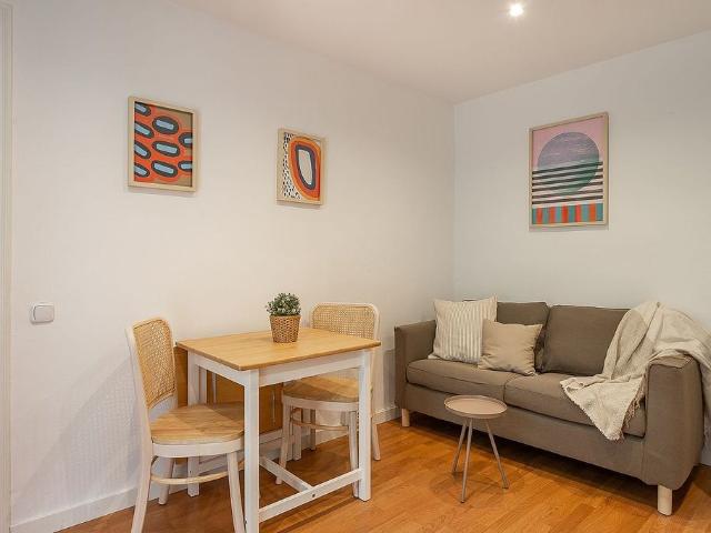 Piso en alquiler en calle Del Baluard, Barcelona, de 35 m² 1 habitación por 1.030