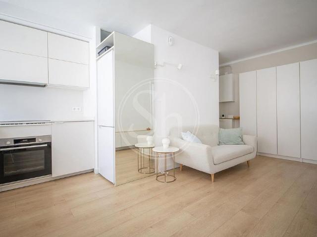 Piso en alquiler en calle Del Baró de la Barre, Barcelona, de 42 m² 2 habitaciones por 1.300