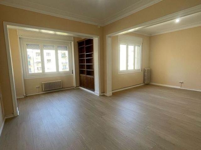 Piso en alquiler en calle Del Bruc, Barcelona, de 178 m² 5 habitaciones por 2.400