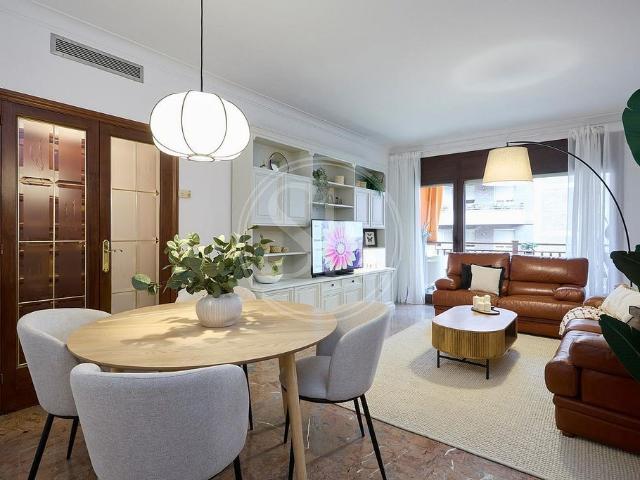 Piso en alquiler en calle Del Comte Borrell, Barcelona, de 102 m² 4 habitaciones por 2.395
