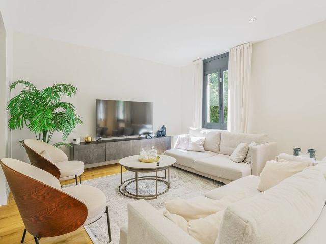 Piso en alquiler en calle Del Comte Borrell, Barcelona, de 135 m² 3 habitaciones por 3.300