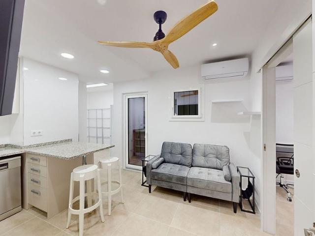 Piso en alquiler en calle Del Comte D'urgell, Barcelona, de 45 m² 1 habitación por 1.468