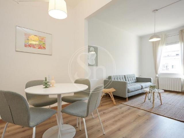 Piso en alquiler en calle Del Comte D'urgell, Barcelona, de 50 m² 2 habitaciones por 1.595