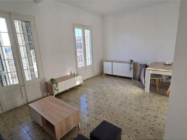 Piso en alquiler en calle Del Comte D'urgell, Barcelona, de 100 m² 4 habitaciones por 2.050