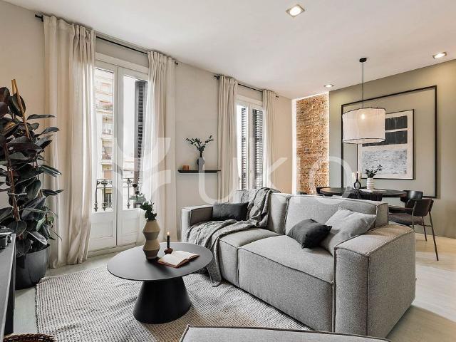 Piso en alquiler en calle Del Comte D'urgell, Barcelona, de 110 m² 3 habitaciones por 2.570