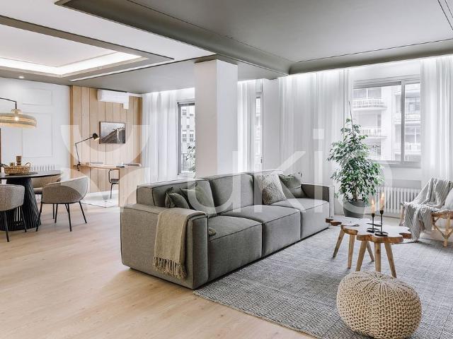 Piso en alquiler en calle Del Comte D'urgell, Barcelona, de 150 m² 3 habitaciones por 4.645