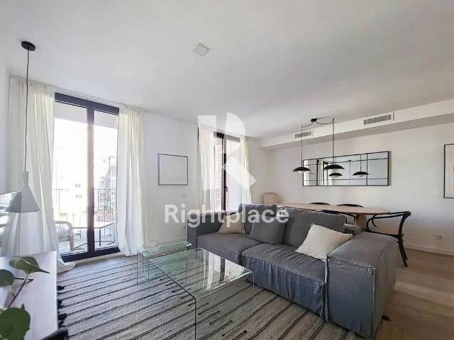 Piso en alquiler en calle Del Consell de Cent, Barcelona, de 101 m² 2 habitaciones por 2.572