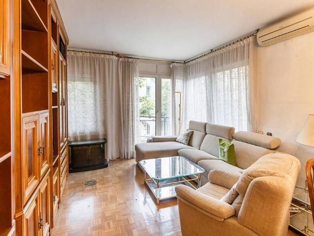 Piso en alquiler en calle Del Consell de Cent, Barcelona, de 111 m² 3 habitaciones por 2.230