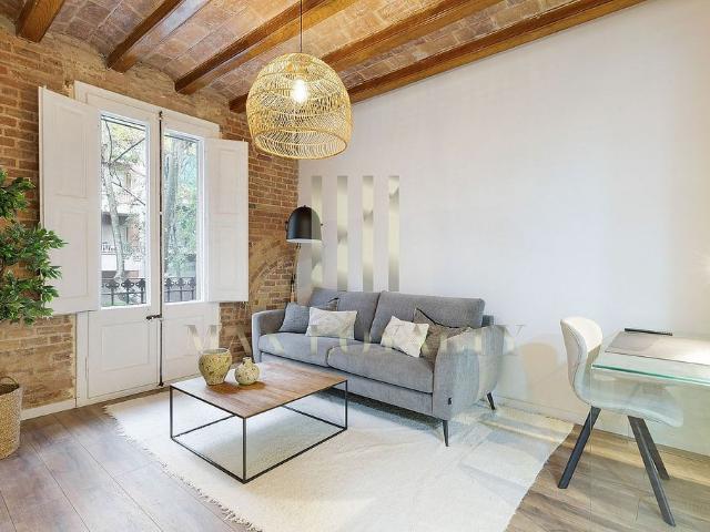 Piso en alquiler en calle Del Consell de Cent, Barcelona, de 59 m² 2 habitaciones por 1.999