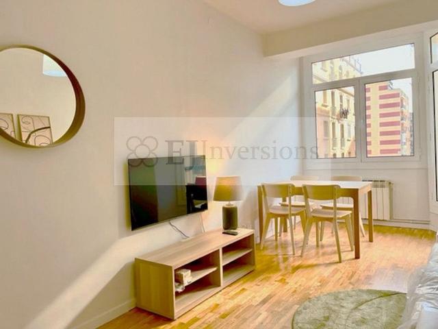 Piso en alquiler en calle Del Consell de Cent, Barcelona, de 70 m² 2 habitaciones por 1.650
