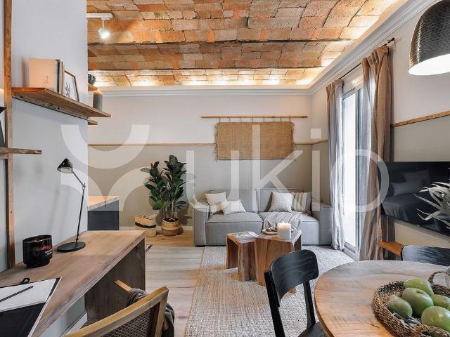 Piso en alquiler en calle Del Consell de Cent, Barcelona, de 80 m² 2 habitaciones por 2.935