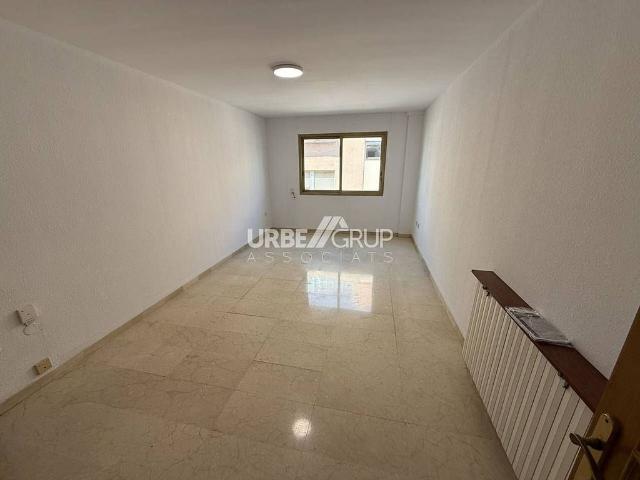 Piso en alquiler en calle Del Doctor Ullés, Terrassa, de 51 m² 2 habitaciones por 768