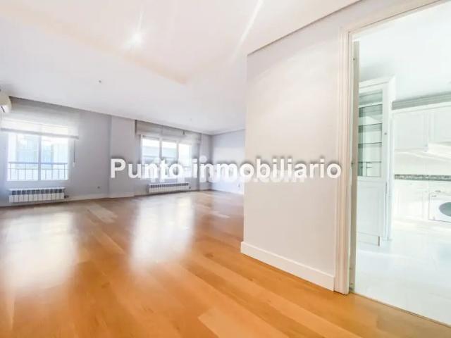 Piso en alquiler en Calle del Dulzainero Ángel Velasco