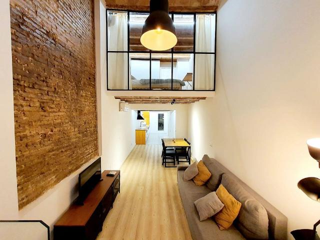 Piso en alquiler en calle Del Lleó, Barcelona, de 81 m² 2 habitaciones por 1.290