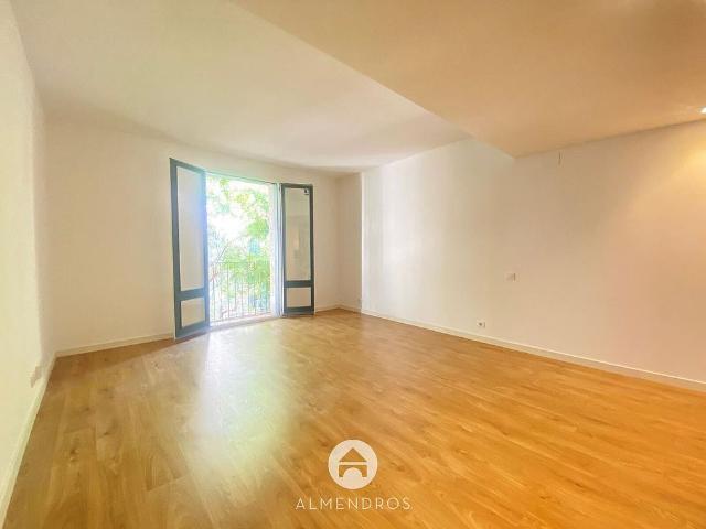 Piso en alquiler en calle Del Nou, Barcelona, de 90 m² 3 habitaciones por 1.950